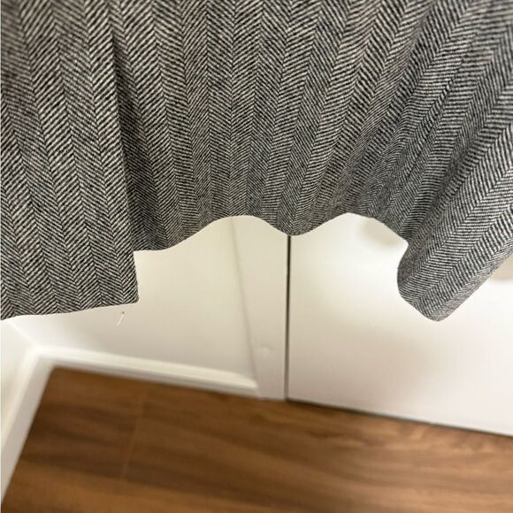 J.Crew Shrunken Fit Women’s Wool Blend Herringbone Classic Blazer. Size 4. - Picture 4 of 8